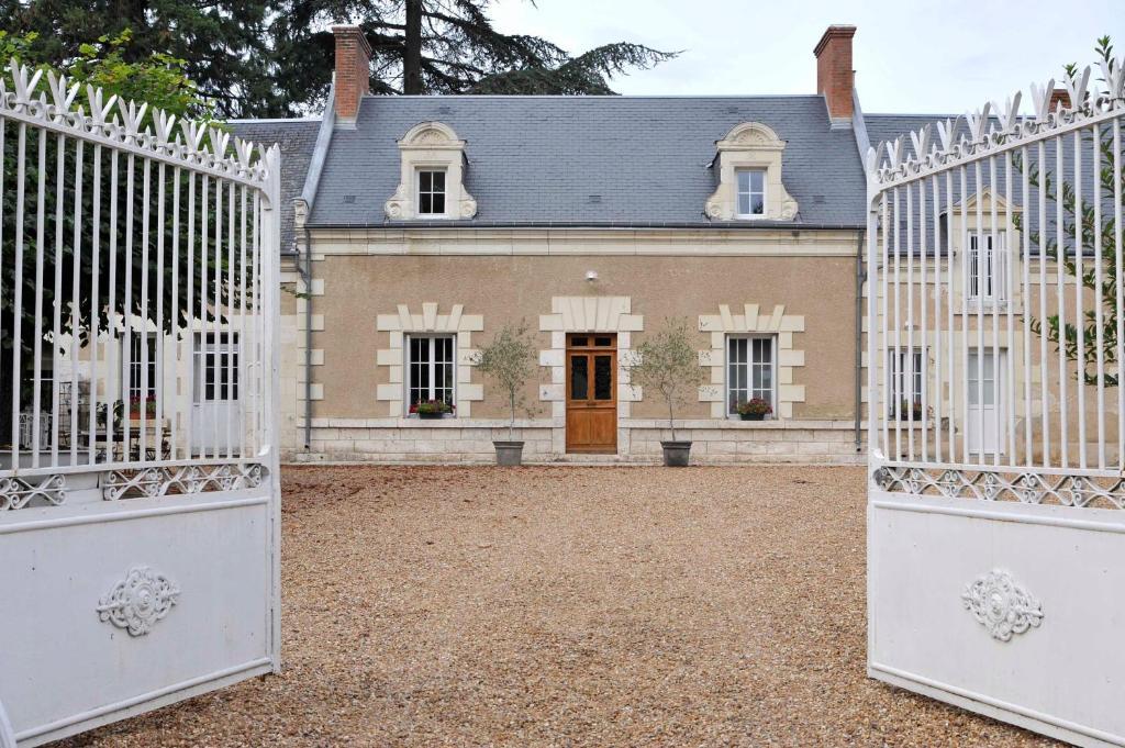 Chambres Et Tables D'Hotes Le Voriou Couddes Exterior foto